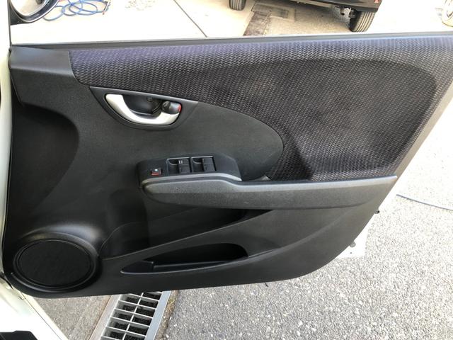 フィット RS 社外メモリーナビ ワンセグTV ETC 前後ドラレコ キーレス 純正16インチアルミ HIDヘッドライト フォグランプ 純正エアロ リアスポ(20枚目)