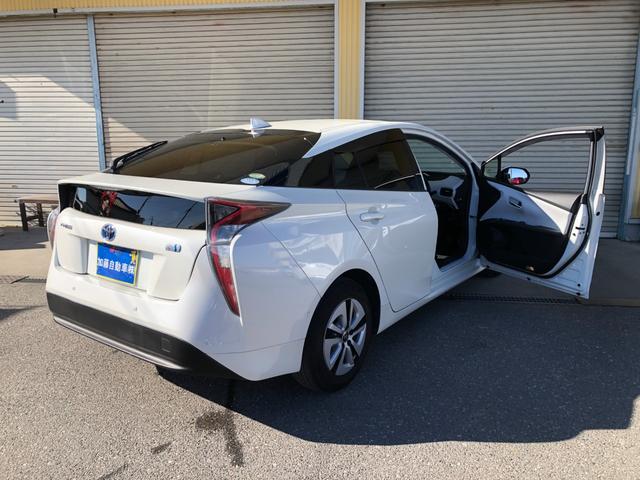 プリウス Ａ　純正９インチＳＤナビ　フルセグＴＶ　バックガイドモニター　ビルトインＥＴＣ　ステアリングリモコン　前後ドラレコ　クルコン　スマートキー２個　ＨＵＤ　ＢＳＭ　ＬＤＡ　プリクラッシュセーフティ　Ｐアシスト（4枚目）