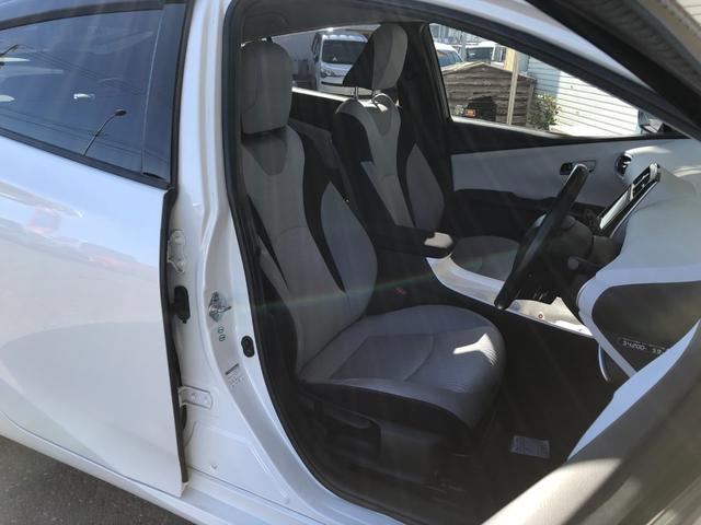 プリウス Ａ　純正９インチＳＤナビ　フルセグＴＶ　バックガイドモニター　ビルトインＥＴＣ　ステアリングリモコン　前後ドラレコ　クルコン　スマートキー２個　ＨＵＤ　ＢＳＭ　ＬＤＡ　プリクラッシュセーフティ　Ｐアシスト（6枚目）