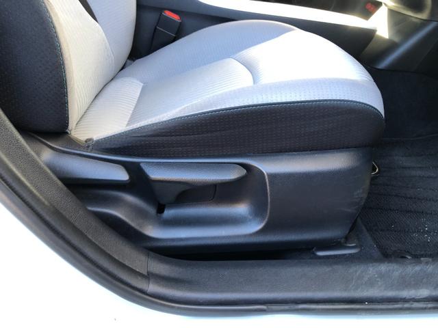 プリウス Ａ　純正９インチＳＤナビ　フルセグＴＶ　バックガイドモニター　ビルトインＥＴＣ　ステアリングリモコン　前後ドラレコ　クルコン　スマートキー２個　ＨＵＤ　ＢＳＭ　ＬＤＡ　プリクラッシュセーフティ　Ｐアシスト（7枚目）