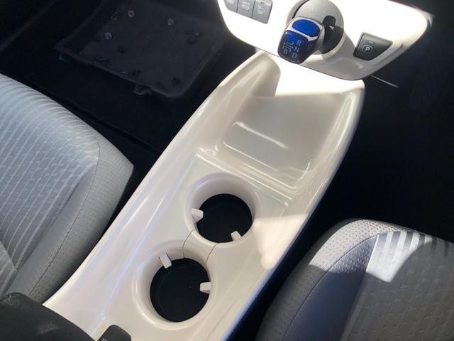 プリウス Ａ　純正９インチＳＤナビ　フルセグＴＶ　バックガイドモニター　ビルトインＥＴＣ　ステアリングリモコン　前後ドラレコ　クルコン　スマートキー２個　ＨＵＤ　ＢＳＭ　ＬＤＡ　プリクラッシュセーフティ　Ｐアシスト（31枚目）