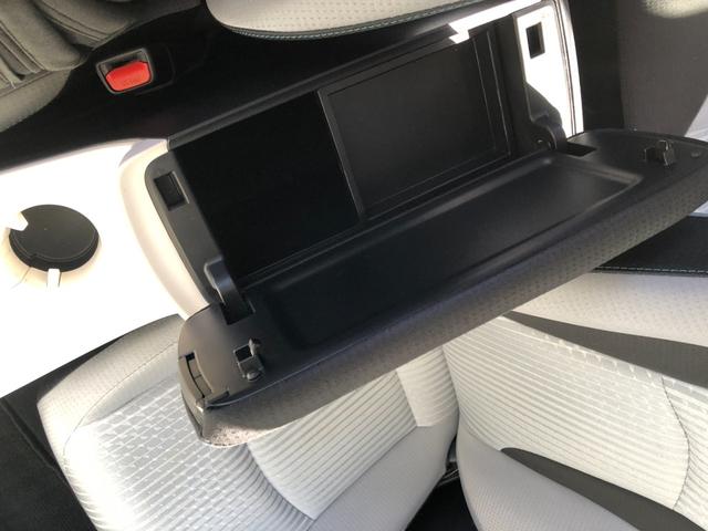 プリウス Ａ　純正９インチＳＤナビ　フルセグＴＶ　バックガイドモニター　ビルトインＥＴＣ　ステアリングリモコン　前後ドラレコ　クルコン　スマートキー２個　ＨＵＤ　ＢＳＭ　ＬＤＡ　プリクラッシュセーフティ　Ｐアシスト（32枚目）