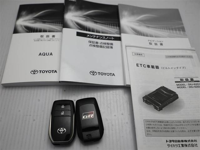 アクア ＧＲスポーツ　スマートキー＆プッシュスタート　イモビライザー　ＬＥＤライト　衝突軽減ブレーキ　地デジ　ワンオーナー車　ＡＣ１００Ｖ　クルコン　メモリナビ　ミュージックプレイヤー接続可　横滑り防止装置　オートエアコン（29枚目）