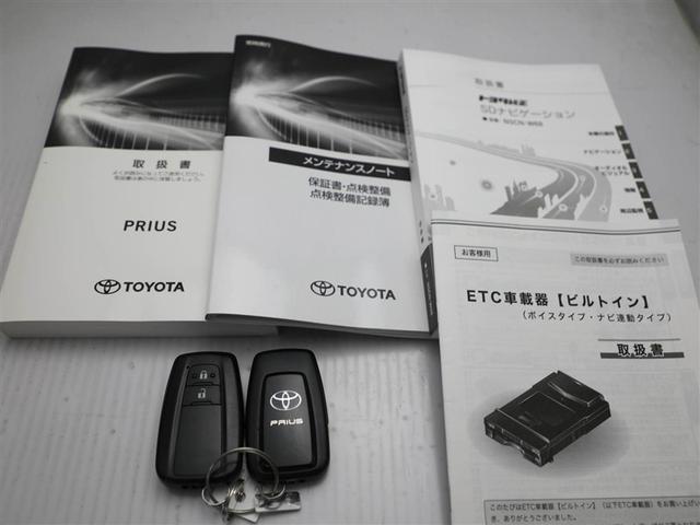 プリウス Ｅ　パワーウインドウ　キーレス　スマートＫ　盗難防止システム　１オーナー　ダブルエアバック　ＥＴＣ装備　パワーステアリング　オートエアコン　メモリーナビ　ＡＢＳ　エアバック　ＬＥＤヘッドランプ　Ｂカメラ（29枚目）