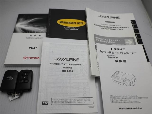 ヴォクシー ＺＳ　両電動スライドドア　地デジ　盗難防止システム　オートエアコン　ダブルエアバッグ　ＤＶＤ再生可　ドライブレコーダー　ＥＴＣ　ＬＥＤヘッドライト　キーレスエントリー　メモリーナビ　ナビＴＶ　ＡＵＸ　ＰＷ（28枚目）