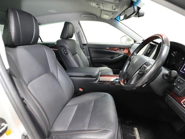 クラウンマジェスタ Fバージョン 衝突回避システム Pシート クルコン AUX DVD可 Wエアコン ETC車載器 Sキー 黒革シート エアコン LEDライト 盗難防止システム キーレス エアバッグ ナビTV 横滑防止 ABS 1オナ(19枚目)