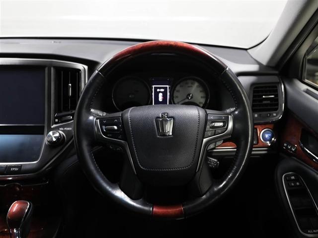 クラウンマジェスタ Fバージョン 衝突回避システム Pシート クルコン AUX DVD可 Wエアコン ETC車載器 Sキー 黒革シート エアコン LEDライト 盗難防止システム キーレス エアバッグ ナビTV 横滑防止 ABS 1オナ(24枚目)