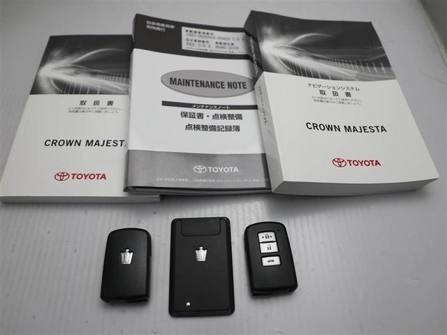 クラウンマジェスタ Fバージョン 衝突回避システム Pシート クルコン AUX DVD可 Wエアコン ETC車載器 Sキー 黒革シート エアコン LEDライト 盗難防止システム キーレス エアバッグ ナビTV 横滑防止 ABS 1オナ(29枚目)