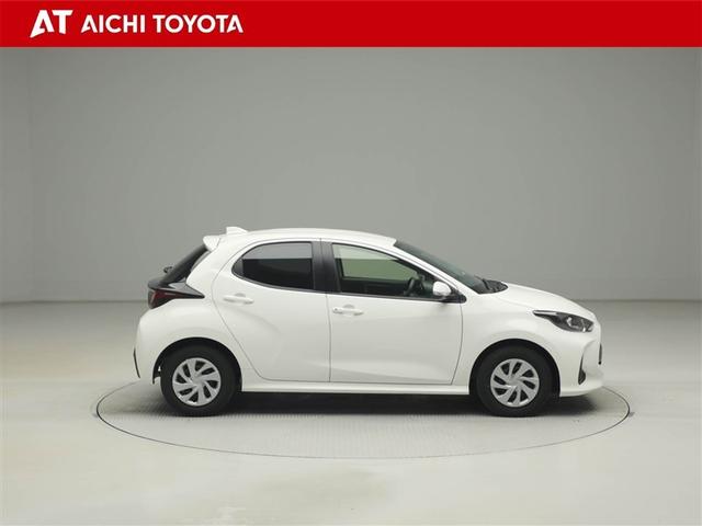 ヤリス Ｘ　ＰＣＳ　スマートキーシステム　元レンタカー　横滑り防止装置付き　ワイヤレスキー　バックガイドモニター　盗難防止　サイドエアバック　エアコン　Ｗエアバッグ　パワーウインドウ　ＥＴＣ付き　パワステ　ナビ（7枚目）