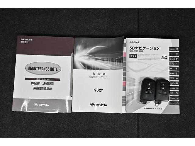 ヴォクシー ハイブリッドＺＳ　煌　Ｗエアコン　ＡＷ　衝突被害軽減　バックモニター　地デジ　オートエアコン　ナビＴＶ　イモビライザー　キーフリー　横滑り防止　３列シート　ドライブレコーダー　ＤＶＤ　メモリーナビ　ＡＢＳ　スマートキー（17枚目）