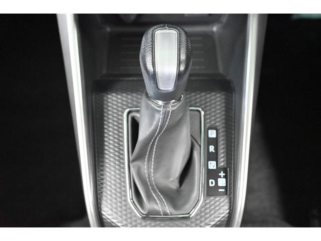 ライズ Ｚ　誤発進抑制機能　エアコン　スマートキー＆プッシュスタート　地デジＴＶ　ＶＳＡ　盗難防止装置　アイドリングストップ機能　クルコン　バックモニター　ナビ＆ＴＶ　ＬＥＤヘッドライト　アルミホイール　キーレス（7枚目）