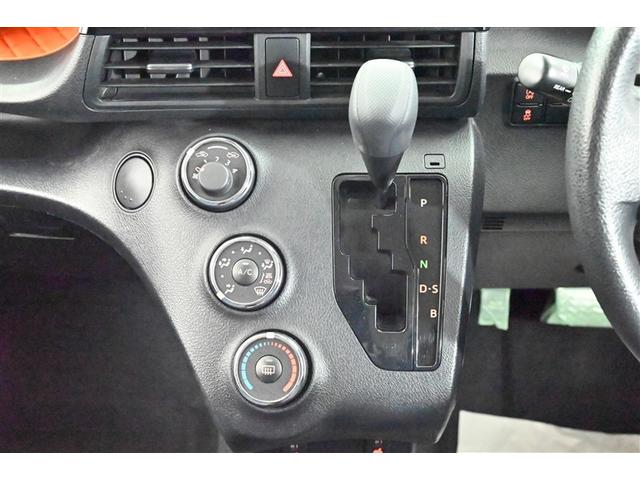 シエンタ X ETC装備 Sキー 地デジ バックガイドモニター 運転席助手席エアバック マニュアルエアコン キーフリーシステム メンテナンスノート メモリーナビゲーション 横滑防止装置 エアバック付き 三列シート(7枚目)