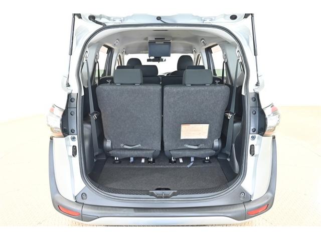 シエンタ X ETC装備 Sキー 地デジ バックガイドモニター 運転席助手席エアバック マニュアルエアコン キーフリーシステム メンテナンスノート メモリーナビゲーション 横滑防止装置 エアバック付き 三列シート(13枚目)