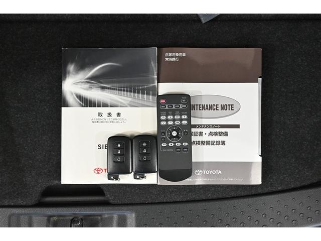 シエンタ X ETC装備 Sキー 地デジ バックガイドモニター 運転席助手席エアバック マニュアルエアコン キーフリーシステム メンテナンスノート メモリーナビゲーション 横滑防止装置 エアバック付き 三列シート(16枚目)