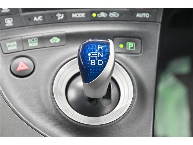 プリウス Ｓ　Ｂモニタ－　インテリキー　デュアルエアバック　エアＢ　イモビライザー　ナビＴＶ　ＡＵＴＯエアコン　横スベリ防止　アルミホイール　ＥＴＣ装備　ＡＢＳ　パワーステアリング　パワーウィンドウ　ワンセグ視聴可（7枚目）