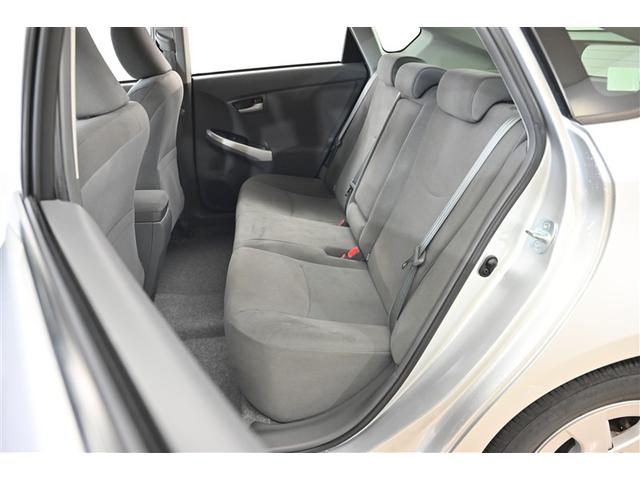 プリウス Ｓ　Ｂモニタ－　インテリキー　デュアルエアバック　エアＢ　イモビライザー　ナビＴＶ　ＡＵＴＯエアコン　横スベリ防止　アルミホイール　ＥＴＣ装備　ＡＢＳ　パワーステアリング　パワーウィンドウ　ワンセグ視聴可（13枚目）