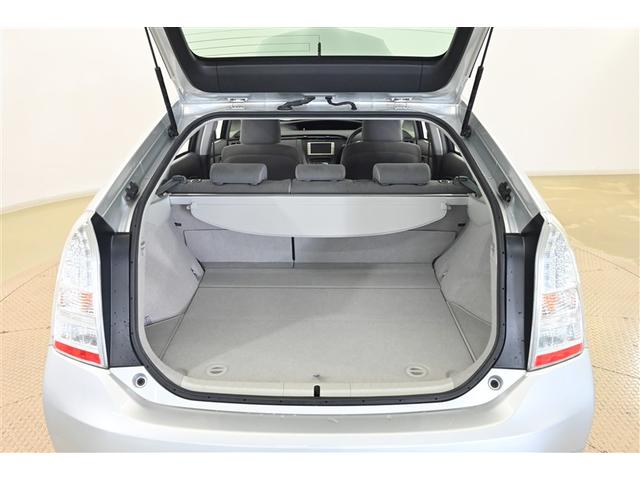 プリウス Ｓ　Ｂモニタ－　インテリキー　デュアルエアバック　エアＢ　イモビライザー　ナビＴＶ　ＡＵＴＯエアコン　横スベリ防止　アルミホイール　ＥＴＣ装備　ＡＢＳ　パワーステアリング　パワーウィンドウ　ワンセグ視聴可（14枚目）