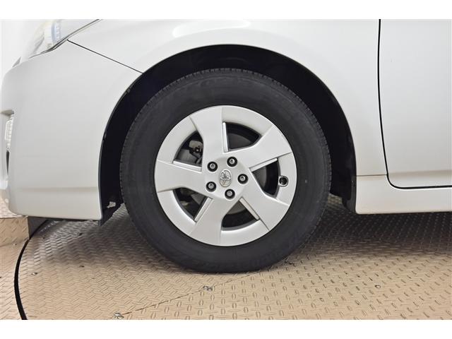 プリウス Ｓ　Ｂモニタ－　インテリキー　デュアルエアバック　エアＢ　イモビライザー　ナビＴＶ　ＡＵＴＯエアコン　横スベリ防止　アルミホイール　ＥＴＣ装備　ＡＢＳ　パワーステアリング　パワーウィンドウ　ワンセグ視聴可（16枚目）