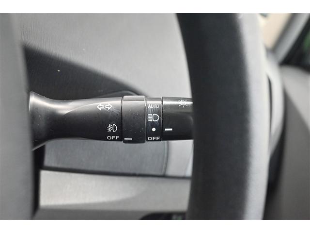 プリウス Ｓ　Ｂモニタ－　インテリキー　デュアルエアバック　エアＢ　イモビライザー　ナビＴＶ　ＡＵＴＯエアコン　横スベリ防止　アルミホイール　ＥＴＣ装備　ＡＢＳ　パワーステアリング　パワーウィンドウ　ワンセグ視聴可（20枚目）