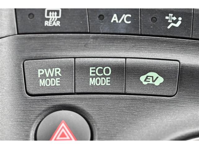 プリウス Ｓ　Ｂモニタ－　インテリキー　デュアルエアバック　エアＢ　イモビライザー　ナビＴＶ　ＡＵＴＯエアコン　横スベリ防止　アルミホイール　ＥＴＣ装備　ＡＢＳ　パワーステアリング　パワーウィンドウ　ワンセグ視聴可（21枚目）