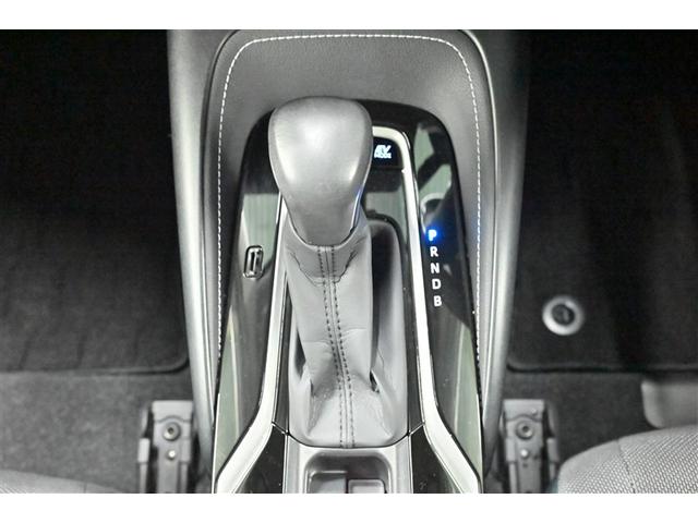 カローラ ハイブリッド　Ｓ　スマートキ　横滑り防止機能　ＬＥＤヘッドライト　ミュージックプレイヤー接続可　点検記録簿　盗難防止装置　ワンオーナー　キーレス　オートエアコン　クルコン　リヤカメラ　メモリナビ　パワーステアリング（7枚目）