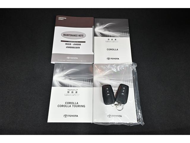 カローラ ハイブリッド　Ｓ　スマートキ　横滑り防止機能　ＬＥＤヘッドライト　ミュージックプレイヤー接続可　点検記録簿　盗難防止装置　ワンオーナー　キーレス　オートエアコン　クルコン　リヤカメラ　メモリナビ　パワーステアリング（16枚目）