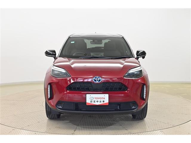 ヤリスクロス ハイブリッドＺ　インテリジェントキー　アルミホイル　ＬＥＤライト　リアカメラ　クルーズコントロール　整備記録簿　横滑り防止システム　ＴＶ　電動シ－ト　パワステ　オートエアコン　キーフリー　ハーフレザーシート　ＡＢＳ（2枚目）