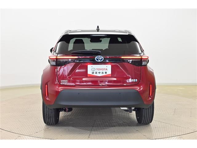 ヤリスクロス ハイブリッドＺ　インテリジェントキー　アルミホイル　ＬＥＤライト　リアカメラ　クルーズコントロール　整備記録簿　横滑り防止システム　ＴＶ　電動シ－ト　パワステ　オートエアコン　キーフリー　ハーフレザーシート　ＡＢＳ（3枚目）