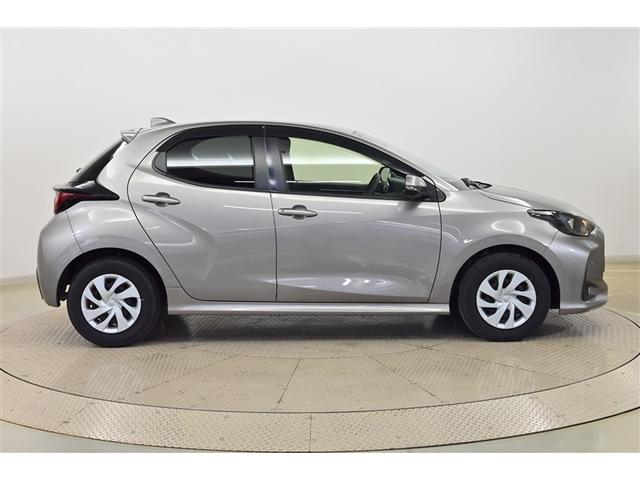 ヤリス Ｘ　ＰＣＳ　横滑り防止装置付き　ワイヤレスキー　サイドエアバック　エアコン　Ｗエアバッグ　パワーウインドウ　パワステ　運転席エアバッグ　ＡＢＳ（4枚目）