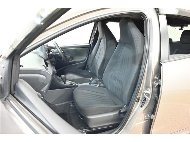 ヤリス Ｘ　ＰＣＳ　横滑り防止装置付き　ワイヤレスキー　サイドエアバック　エアコン　Ｗエアバッグ　パワーウインドウ　パワステ　運転席エアバッグ　ＡＢＳ（10枚目）