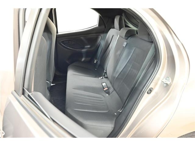 ヤリス Ｘ　ＰＣＳ　横滑り防止装置付き　ワイヤレスキー　サイドエアバック　エアコン　Ｗエアバッグ　パワーウインドウ　パワステ　運転席エアバッグ　ＡＢＳ（11枚目）