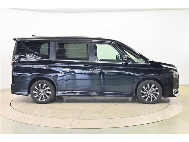 ヴォクシー ハイブリッドＳ－Ｚ　パワーウィンドウ　ＤＶＤ再生機能　インテリキー　横滑防止装置　地デジＴＶ　アクティブクルーズコントロール　１オナ　フルオートエアコン　リアカメラ　エアバッグ　ＡＢＳ　１００Ｖ充電　ナビＴＶ　ＷＡＣ（4枚目）