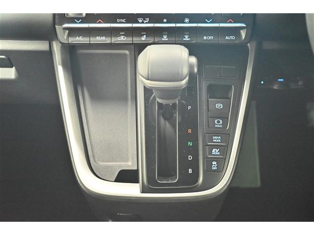 ヴォクシー ハイブリッドＳ－Ｚ　パワーウィンドウ　ＤＶＤ再生機能　インテリキー　横滑防止装置　地デジＴＶ　アクティブクルーズコントロール　１オナ　フルオートエアコン　リアカメラ　エアバッグ　ＡＢＳ　１００Ｖ充電　ナビＴＶ　ＷＡＣ（7枚目）