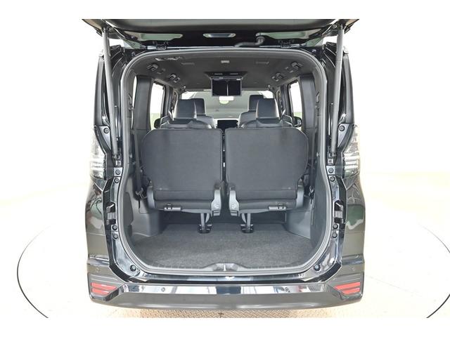 ヴォクシー ハイブリッドＳ－Ｚ　パワーウィンドウ　ＤＶＤ再生機能　インテリキー　横滑防止装置　地デジＴＶ　アクティブクルーズコントロール　１オナ　フルオートエアコン　リアカメラ　エアバッグ　ＡＢＳ　１００Ｖ充電　ナビＴＶ　ＷＡＣ（13枚目）