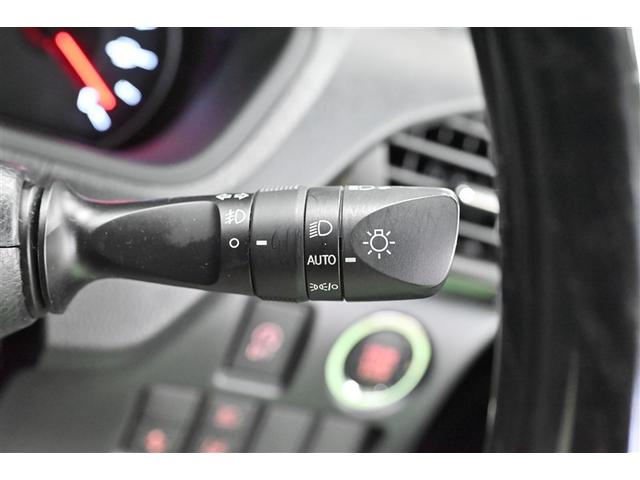 ノア Ｓｉ　ダブルバイビーＩＩＩ　両側自動ドア　クルーズコントロール　フルセグＴＶ　アイドリングストップ　ＬＥＤヘッドライト　アルミ　バックカメラ　スマートキー　リアオートエアコン　ワンオーナー　ＡＢＳ　４ＷＤ　キーレス　盗難防止装置（16枚目）