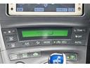 プリウス Ｓ　Ｂモニタ－　インテリキー　デュアルエアバック　エアＢ　イモビライザー　ナビＴＶ　ＡＵＴＯエアコン　横スベリ防止　アルミホイール　ＥＴＣ装備　ＡＢＳ　パワーステアリング　パワーウィンドウ　ワンセグ視聴可（8枚目）