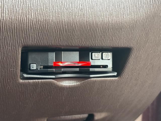 パッソ プラスハナ　ＥＴＣ　バックカメラ　ナビ　ＴＶ　ＨＩＤ　スマートキー　電動格納ミラー　ＣＶＴ　衝突安全ボディ　ベンチシート　ＡＢＳ　エアコン　パワーステアリング　パワーウィンドウ（4枚目）