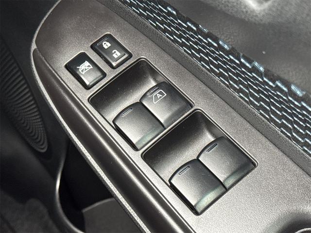 ノート Ｘ　ＤＩＧ－Ｓ　ＥＴＣ　バックカメラ　ナビ　ＴＶ　スマートキー　アイドリングストップ　電動格納ミラー　ＣＶＴ　盗難防止システム　衝突安全ボディ　ＡＢＳ　ＣＤ　ＵＳＢ　ミュージックプレイヤー接続可　エアコン（13枚目）