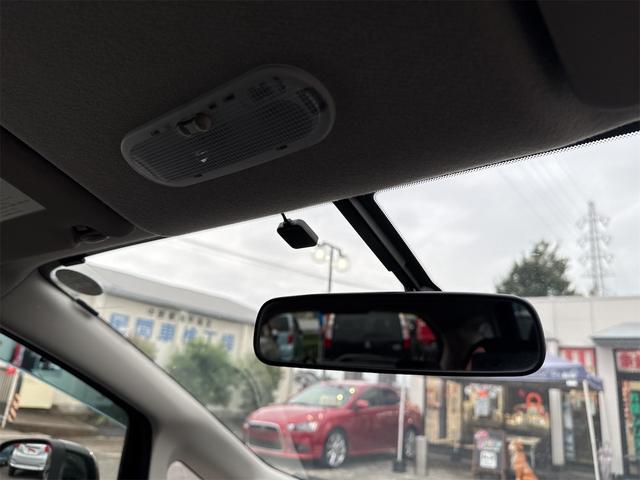 ノート Ｘ　ＤＩＧ－Ｓ　ＥＴＣ　バックカメラ　ナビ　ＴＶ　スマートキー　アイドリングストップ　電動格納ミラー　ＣＶＴ　盗難防止システム　衝突安全ボディ　ＡＢＳ　ＣＤ　ＵＳＢ　ミュージックプレイヤー接続可　エアコン（31枚目）