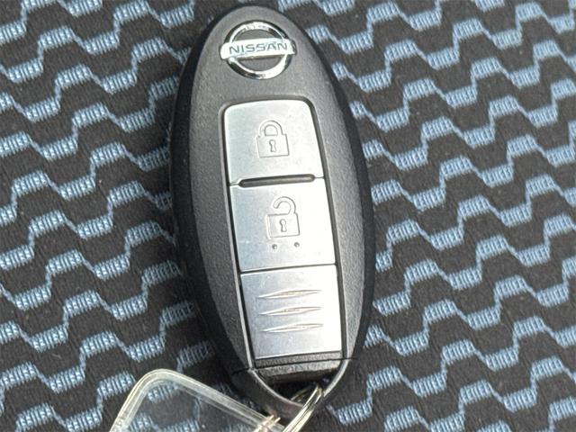 ノート Ｘ　ＤＩＧ－Ｓ　ＥＴＣ　バックカメラ　ナビ　ＴＶ　スマートキー　アイドリングストップ　電動格納ミラー　ＣＶＴ　盗難防止システム　衝突安全ボディ　ＡＢＳ　ＣＤ　ＵＳＢ　ミュージックプレイヤー接続可　エアコン（48枚目）