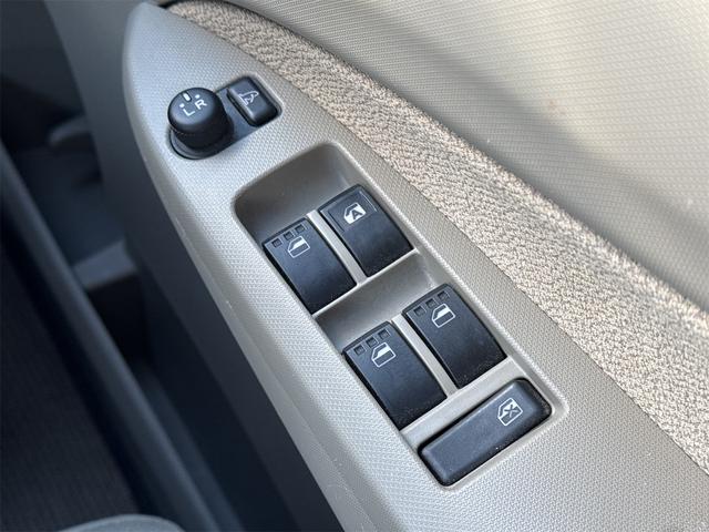 ムーヴ Ｘリミテッド　ＥＴＣ　バックカメラ　ナビ　ＴＶ　スマートキー　アイドリングストップ　電動格納ミラー　ベンチシート　ＣＶＴ　盗難防止システム　ＡＢＳ　ＣＤ　ミュージックプレイヤー接続可　アルミホイール　衝突安全ボディ（4枚目）