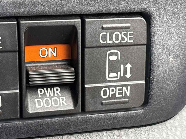 ヴォクシー ZS ドライブレコーダー ETC バックカメラ ナビ 両側電動スライドドア オートライト LEDヘッドランプ スマートキー アイドリングストップ 電動格納ミラー 3列シート CVT アルミホイール(4枚目)