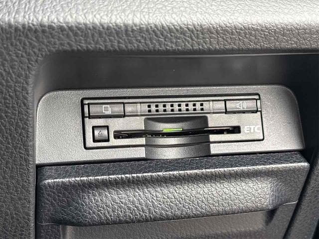 ヴォクシー ZS ドライブレコーダー ETC バックカメラ ナビ 両側電動スライドドア オートライト LEDヘッドランプ スマートキー アイドリングストップ 電動格納ミラー 3列シート CVT アルミホイール(7枚目)