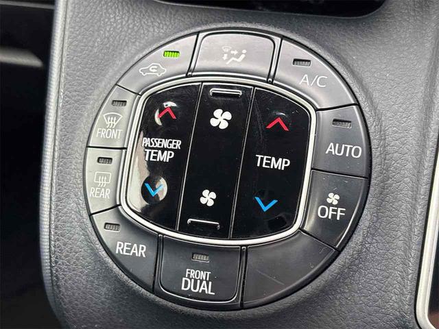 ヴォクシー ZS ドライブレコーダー ETC バックカメラ ナビ 両側電動スライドドア オートライト LEDヘッドランプ スマートキー アイドリングストップ 電動格納ミラー 3列シート CVT アルミホイール(12枚目)