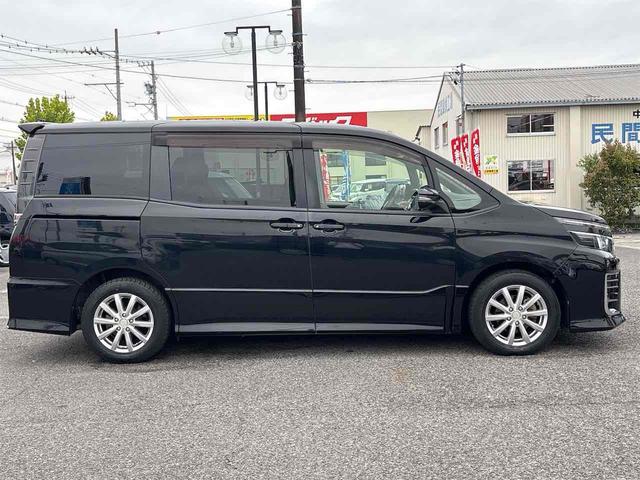 ヴォクシー ZS ドライブレコーダー ETC バックカメラ ナビ 両側電動スライドドア オートライト LEDヘッドランプ スマートキー アイドリングストップ 電動格納ミラー 3列シート CVT アルミホイール(17枚目)