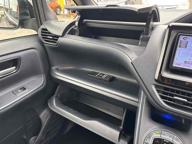 ヴォクシー ZS ドライブレコーダー ETC バックカメラ ナビ 両側電動スライドドア オートライト LEDヘッドランプ スマートキー アイドリングストップ 電動格納ミラー 3列シート CVT アルミホイール(58枚目)