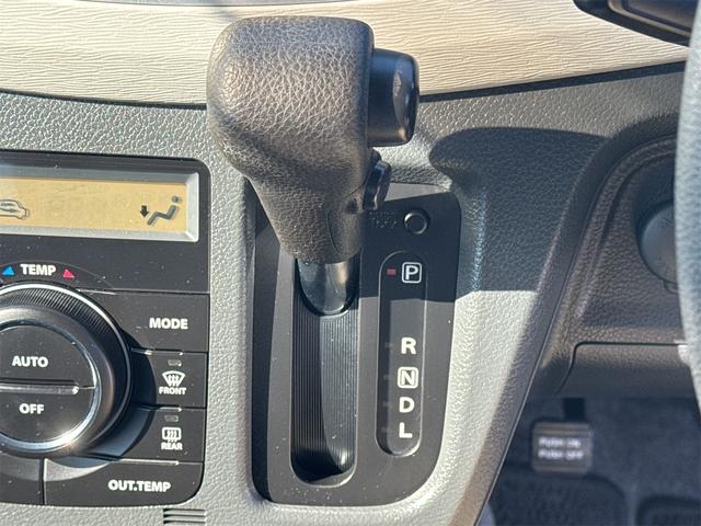 ワゴンR FX キーレスエントリー アイドリングストップ 電動格納ミラー シートヒーター ベンチシート CVT 盗難防止システム ABS CD ミュージックプレイヤー接続可 衝突安全ボディ エアコン(10枚目)