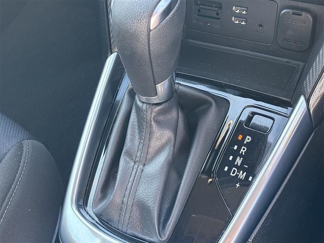 デミオ 13S ドライブレコーダー バックカメラ 衝突被害軽減システム オートライト スマートキー アイドリングストップ 電動格納ミラー AT 盗難防止システム 衝突安全ボディ ABS ESC CD DVD再生(9枚目)