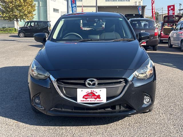 デミオ 13S ドライブレコーダー バックカメラ 衝突被害軽減システム オートライト スマートキー アイドリングストップ 電動格納ミラー AT 盗難防止システム 衝突安全ボディ ABS ESC CD DVD再生(13枚目)