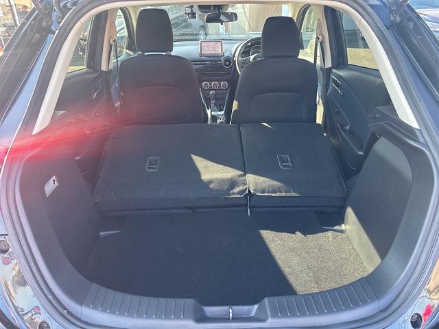 デミオ 13S ドライブレコーダー バックカメラ 衝突被害軽減システム オートライト スマートキー アイドリングストップ 電動格納ミラー AT 盗難防止システム 衝突安全ボディ ABS ESC CD DVD再生(22枚目)